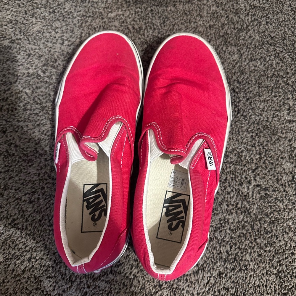 Women’s size 7 (men’s 5.5)